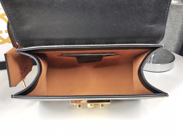 激安グッチバッグコピー着用イメージ